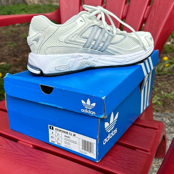Adidas Response size 9 - Picture 1 of 3